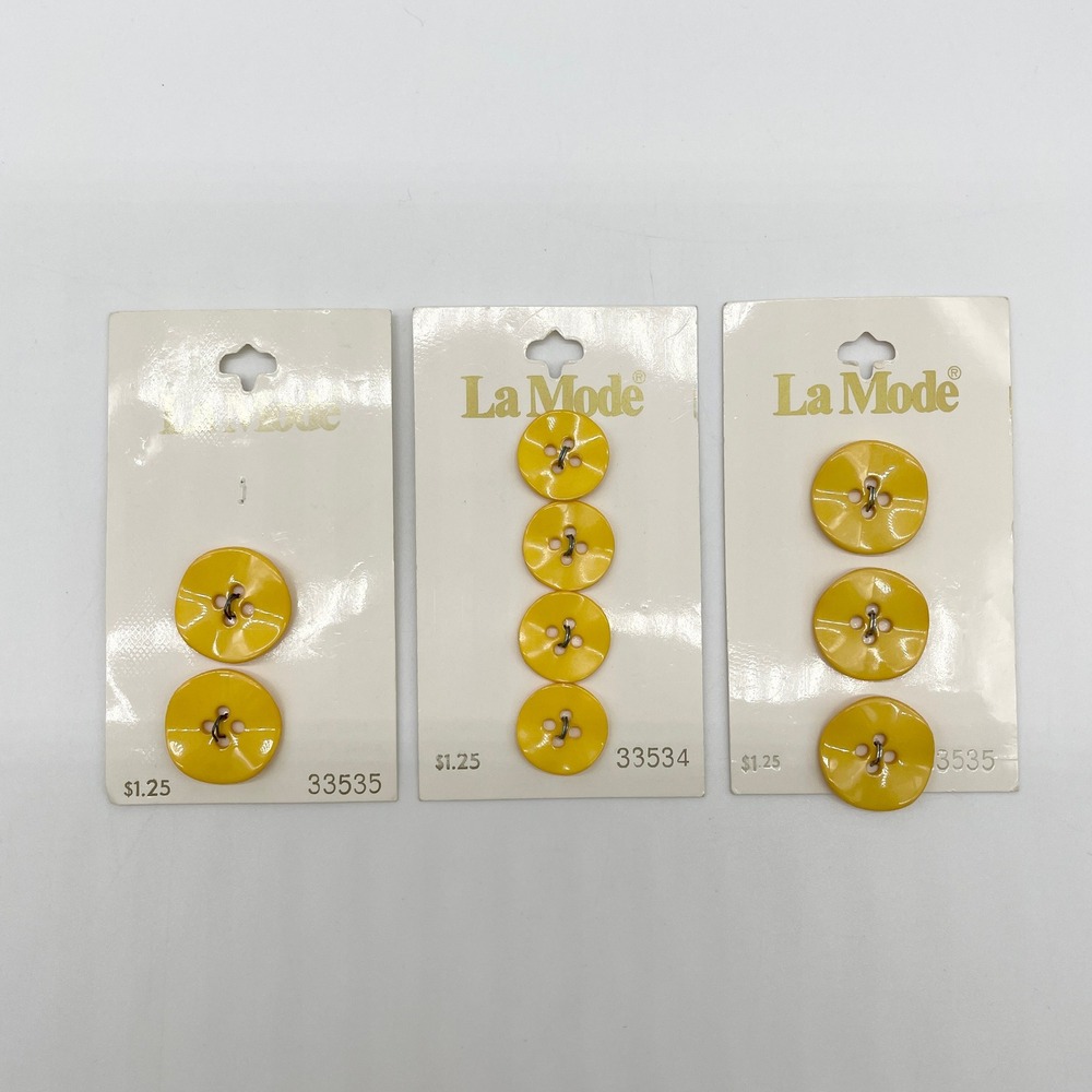 Vintage La Mode Sewing Buttons Size 16 19 Retro Minimalist‎ Crafting Costume
